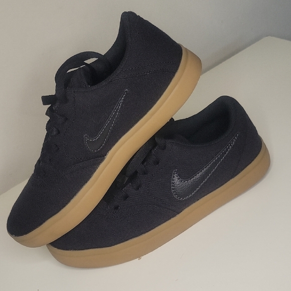 Nike Other - Nike Big Kids Black and Tan Sneakers Sz 4y Boys Good Condition